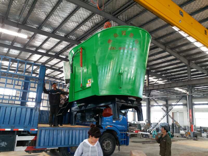 內(nèi)蒙古某公司購(gòu)買牽引式TMR攪拌機(jī) 內(nèi)蒙古某公司購(gòu)買牽引式TMR攪拌機(jī)