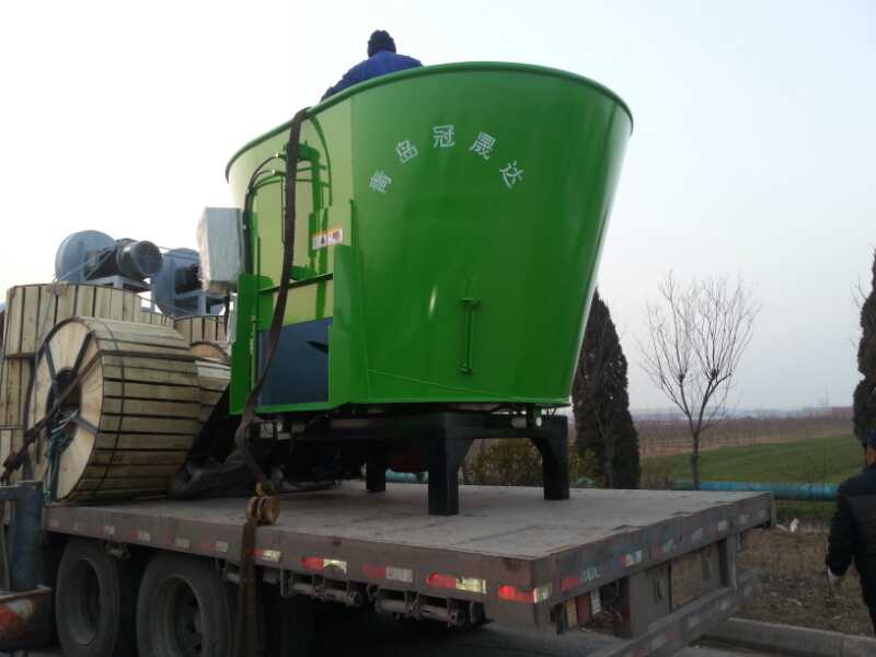 內(nèi)蒙古某公司購(gòu)買固定式TMR攪拌機(jī) 內(nèi)蒙古某公司購(gòu)買固定式TMR攪拌機(jī)